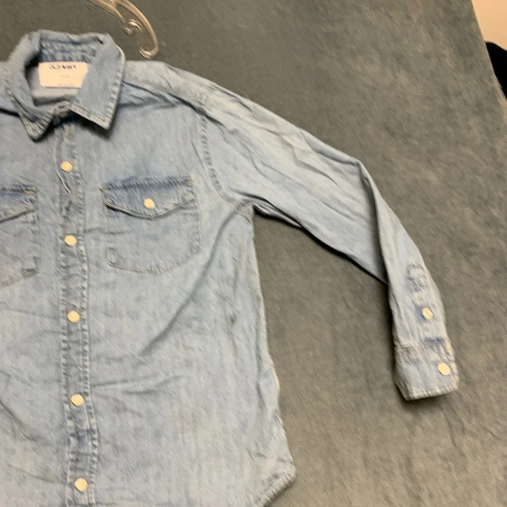 Old Navy Denim Shirt Boys Large 10-12 Blue Light Wash Button Front Chest Pockets